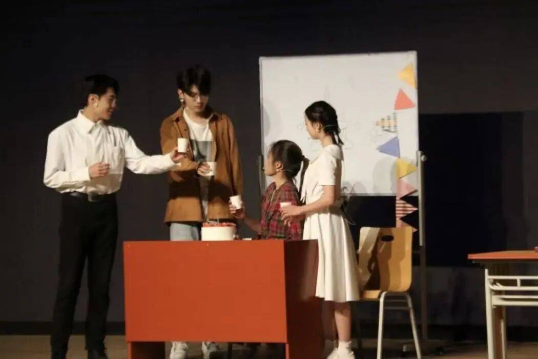 梧桐青年戲劇節(jié) | 青年共創(chuàng)，點(diǎn)燃戲劇燭火——主創(chuàng)團(tuán)隊(duì)招募通道開(kāi)啟！