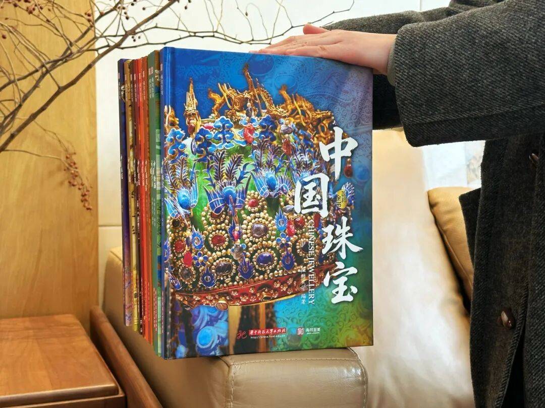 琺瑯器、漆器、文房、壁畫、繪畫、書法、衣冠、珠寶、兵器、建筑，《國粹全書》