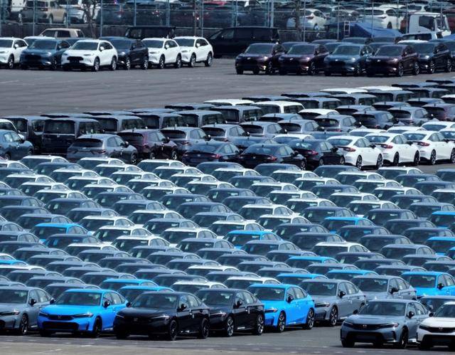 政策提振汽車(chē)消費(fèi)，港股通汽車(chē)ETF易方達(dá)漲1.41%