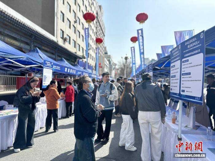 蘭州招聘會(huì)探索“靈活保障” 求職者盼打破“35歲門檻”