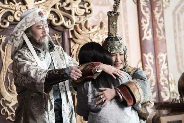 原創(chuàng)曝“成吉思汗”扮演者巴森移民蒙古！妻子發(fā)文回應(yīng)，已被授予博士