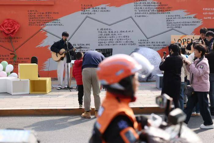 視點｜馬路詩歌節(jié)點亮石榴莊街頭