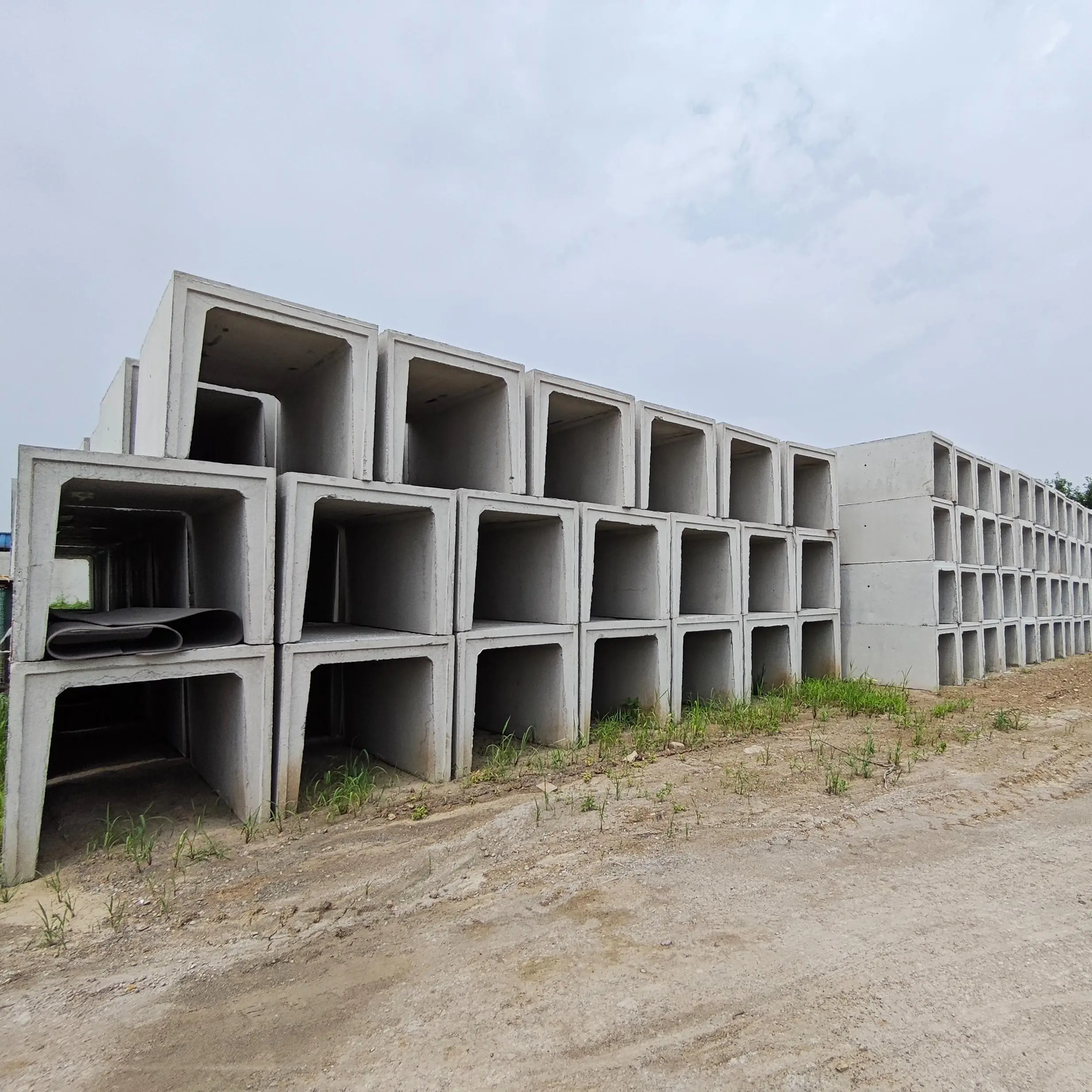 口碑好的水泥制品廠家推薦沈陽市東陵區(qū)浩洋水泥制品廠，主營水泥排水槽、水泥管等，品質(zhì)可靠