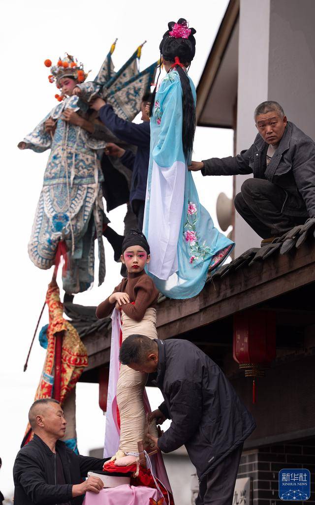 “空中戲劇”非遺巡游：流動的民俗盛宴