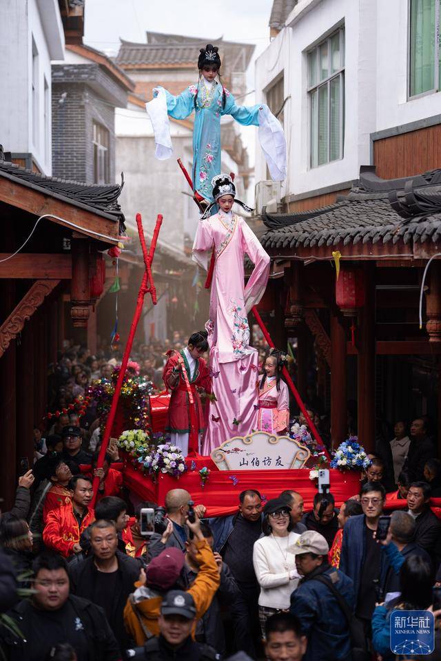 “空中戲劇”非遺巡游：流動的民俗盛宴