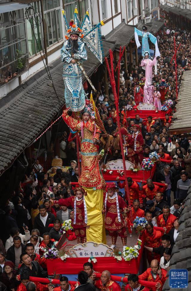 “空中戲劇”非遺巡游：流動的民俗盛宴
