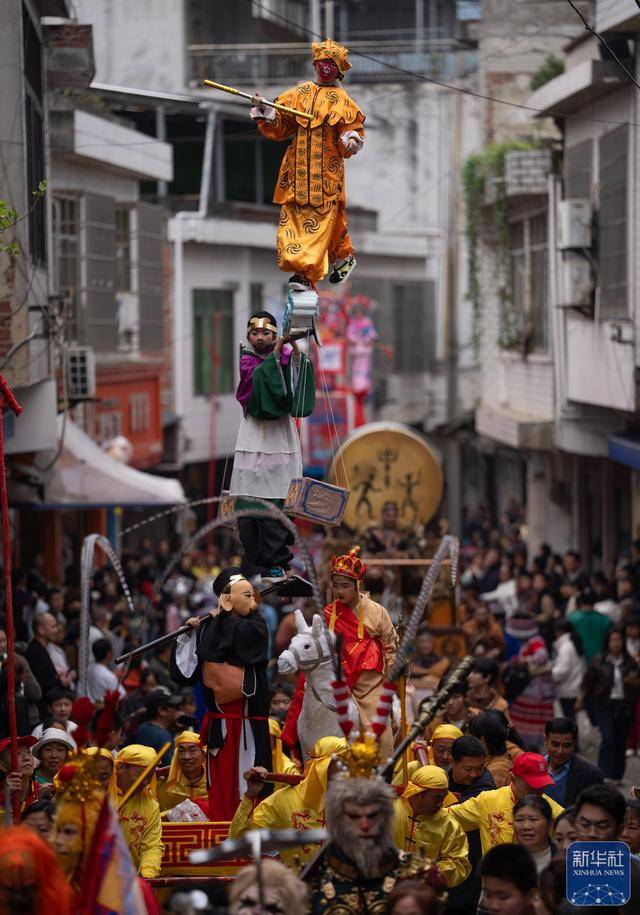 “空中戲劇”非遺巡游：流動的民俗盛宴