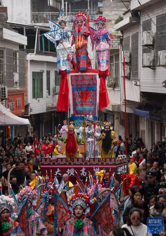 “空中戲劇”非遺巡游：流動的民俗盛宴