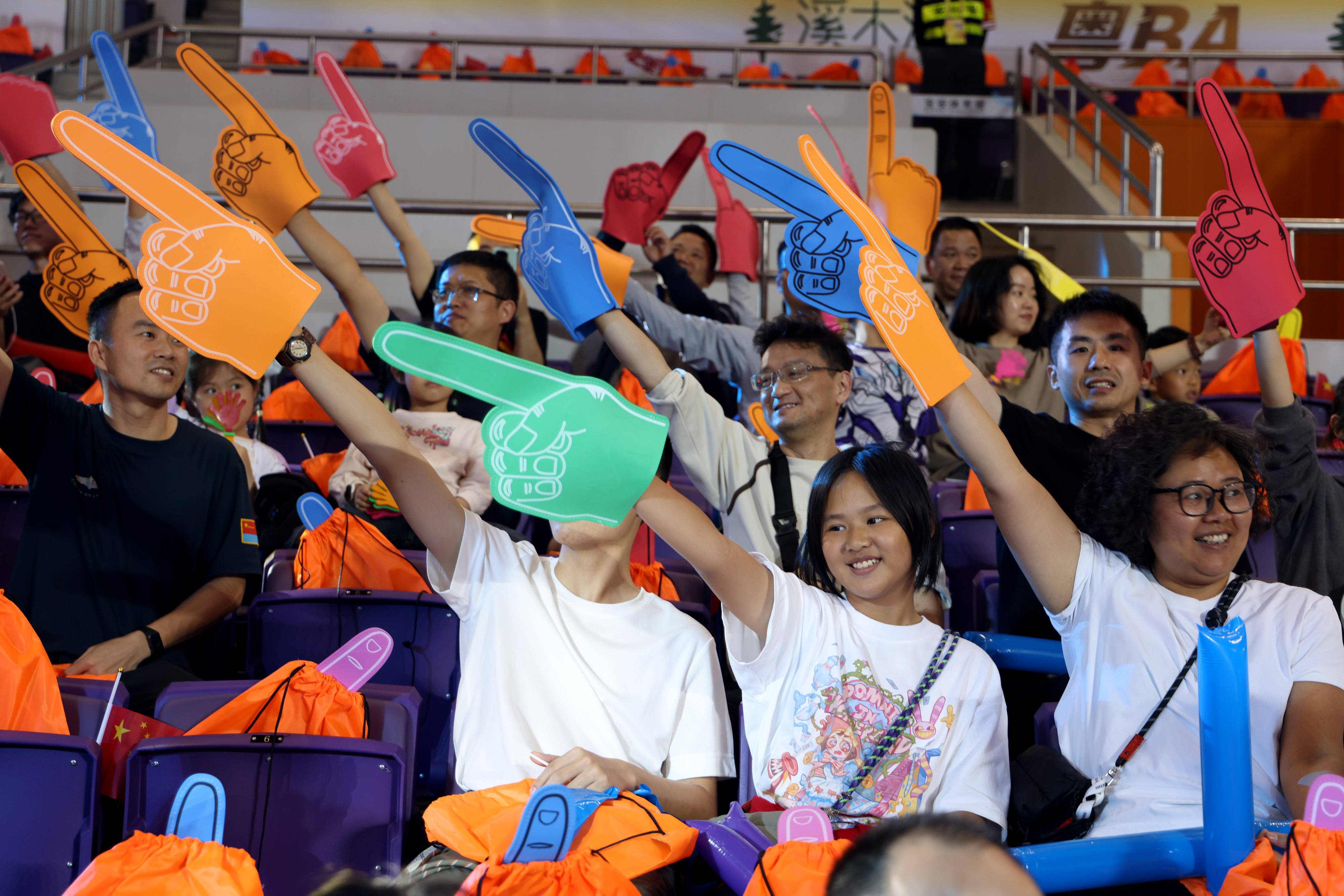 科技遇見(jiàn)籃球：粵BA深圳主場(chǎng)首秀的日與夜